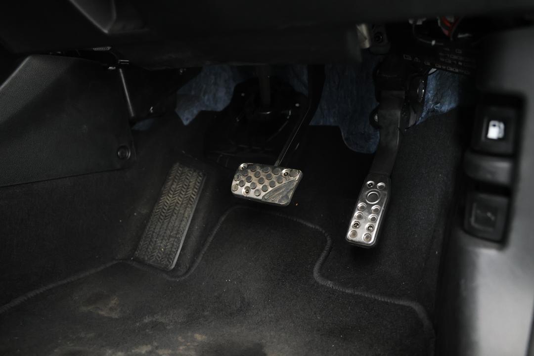 2018 Honda HR-V Rs, Automatic, 128793 km, Pedals and Footmat