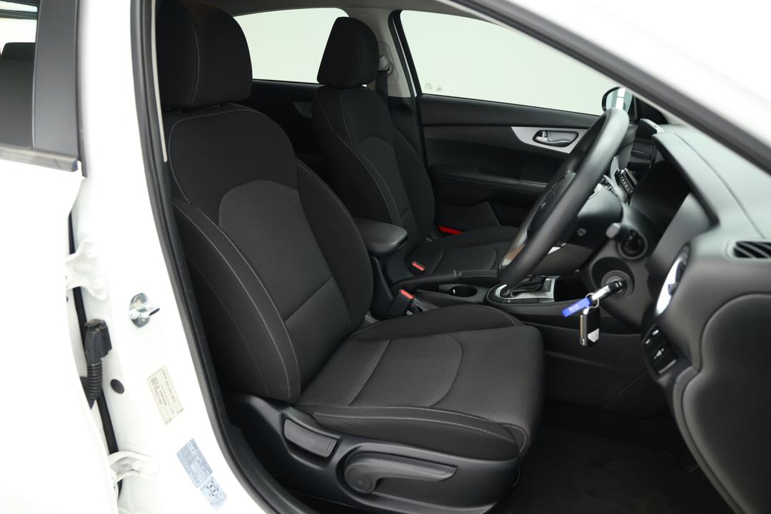 2021 Kia Cerato S, Automatic, 53515 km, Right Side Front Door Cabin View