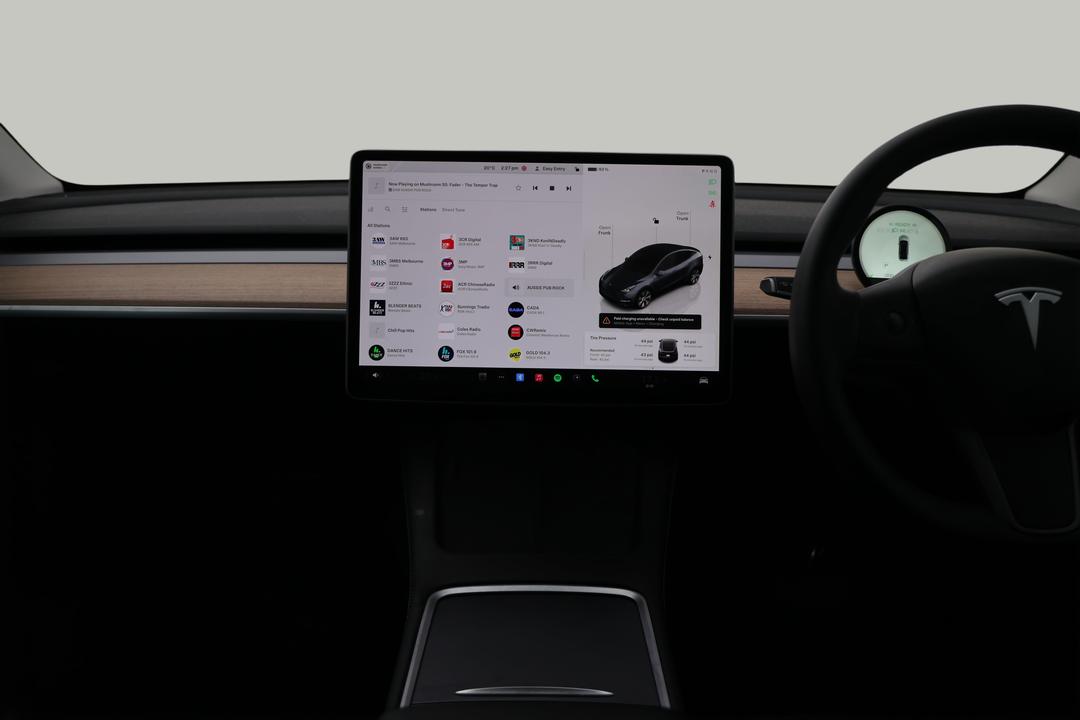 2023 Tesla Model Y Rear-wheel Drive, Automatic, 18040 km, Center Console