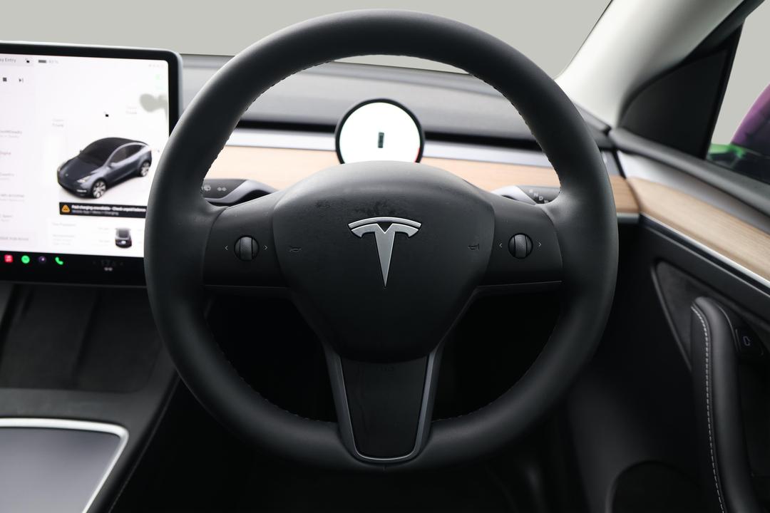 2023 Tesla Model Y Rear-wheel Drive, Automatic, 18040 km, Steering Wheel Close-up
