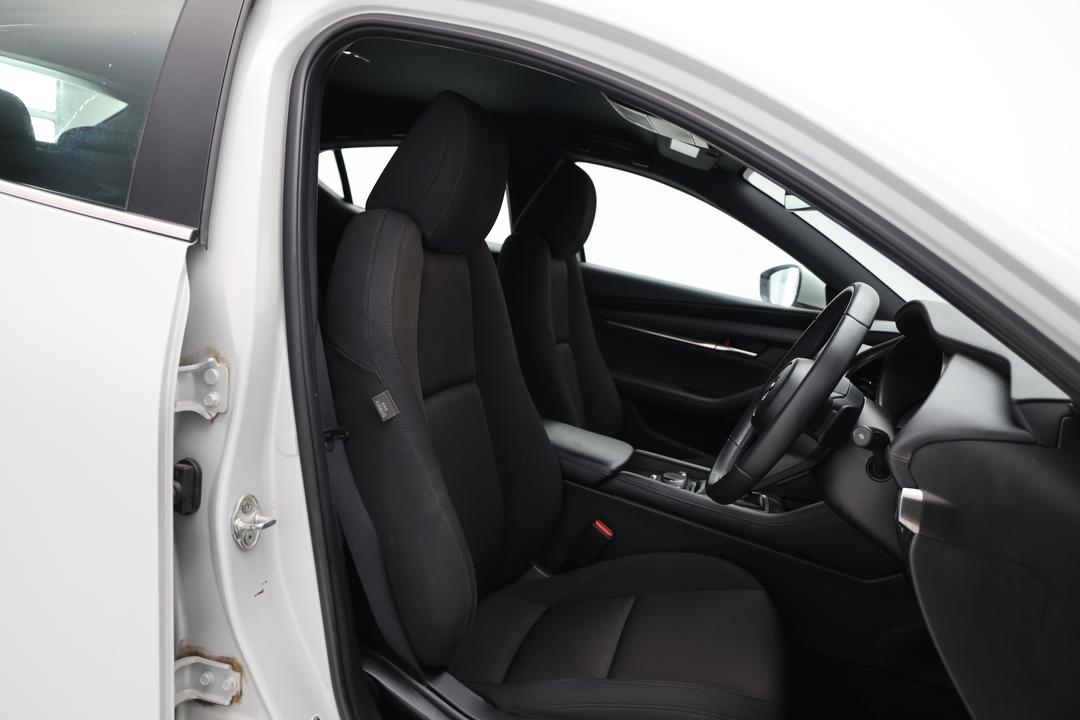 2024 Mazda Mazda3 G20 Evolve, Automatic, 40200 km, Pedals and Footmat