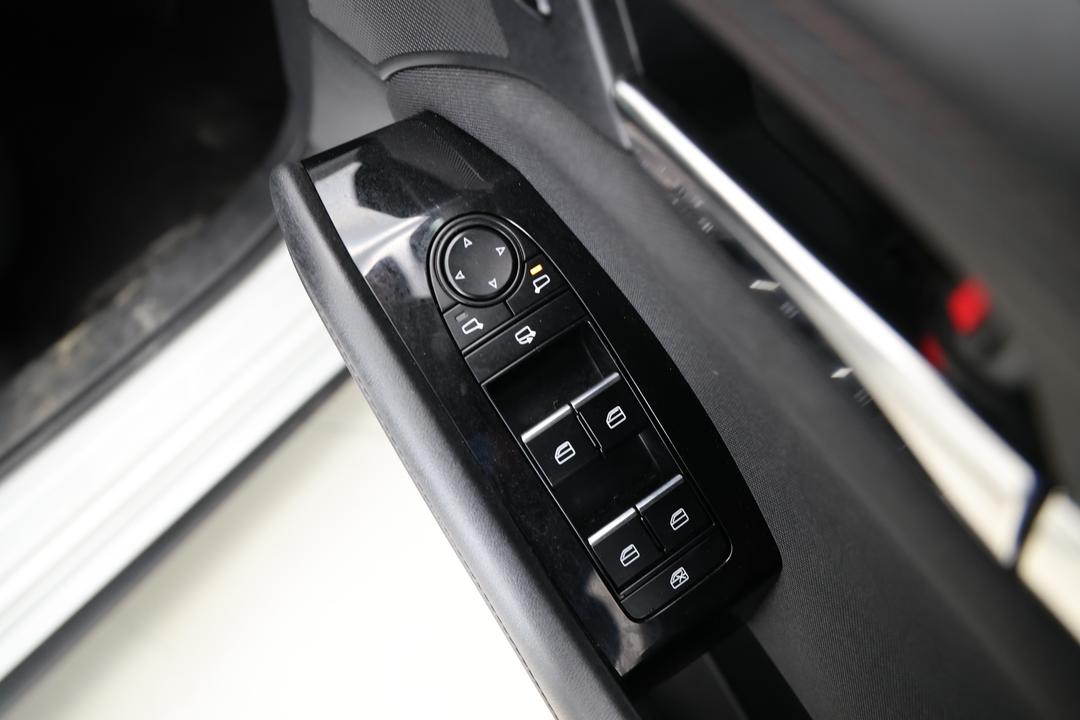 2024 Mazda Mazda3 G20 Evolve, Automatic, 40200 km, Drivers Side Adjustment Panel