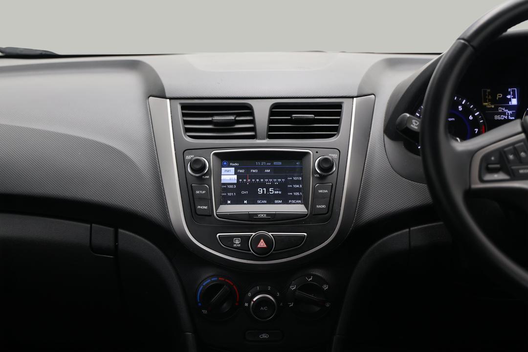 2017 Hyundai Accent Sport, Automatic, 86041 km, Center Console