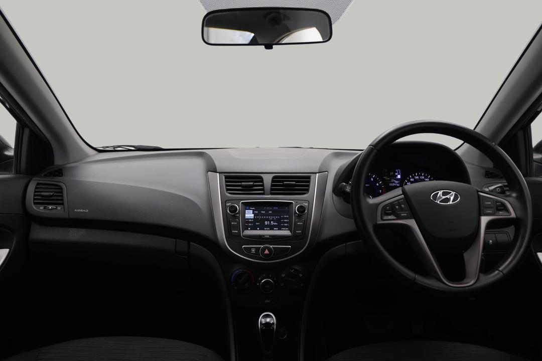 2017 Hyundai Accent Sport, Automatic, 86041 km, Dashboard View