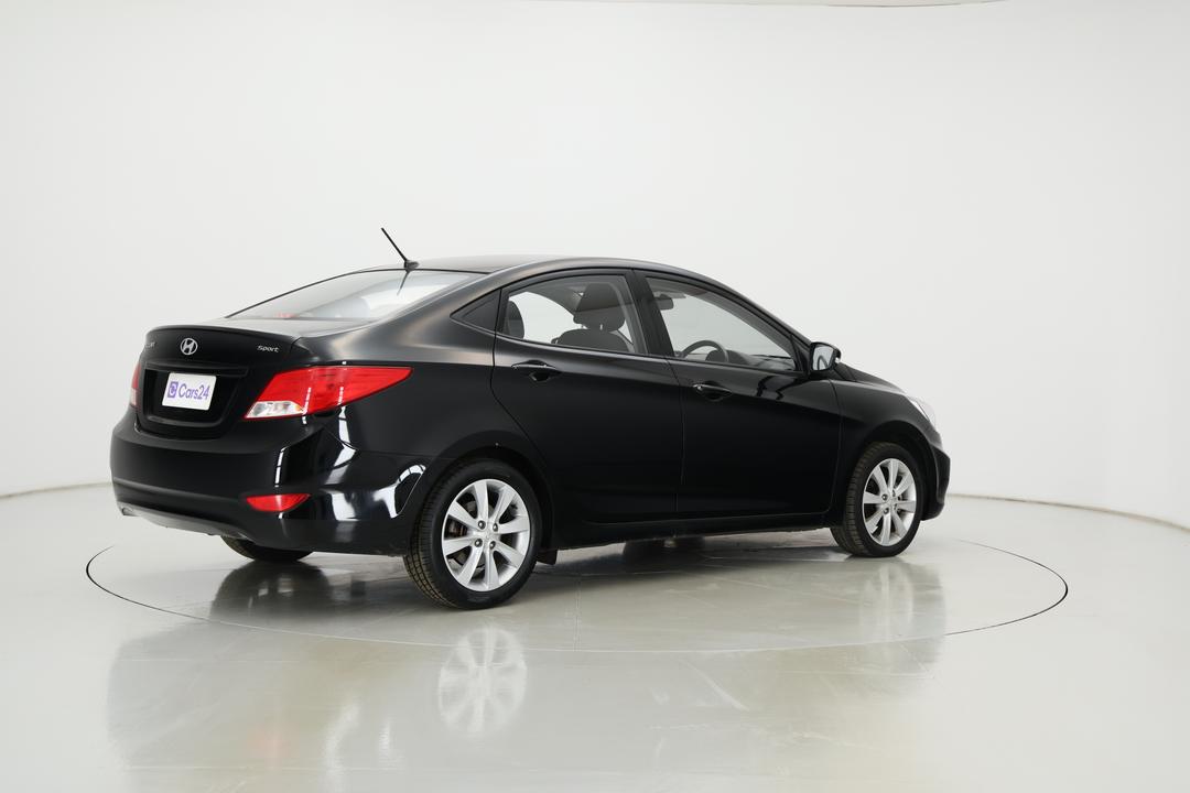 2017 Hyundai Accent Sport, Automatic, 86041 km, Right Back Diagonal (45- Degree) View