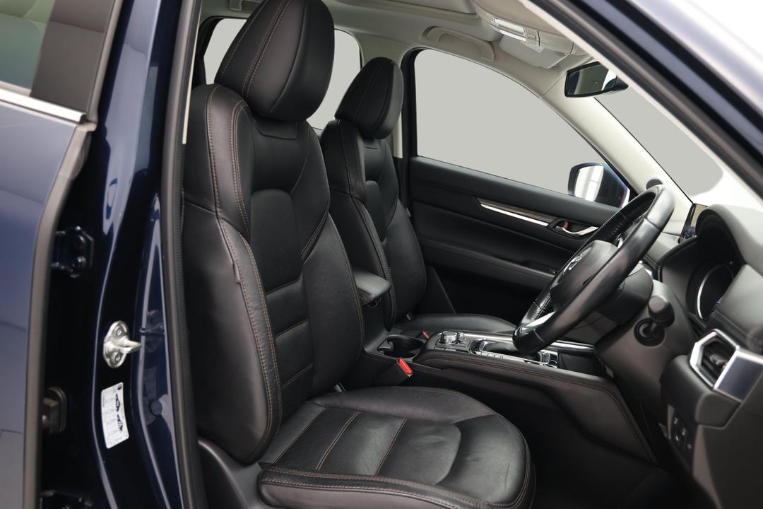 2017 Mazda CX-5 Gt (4x4), Automatic, 58683 km, Right Side Front Door Cabin View