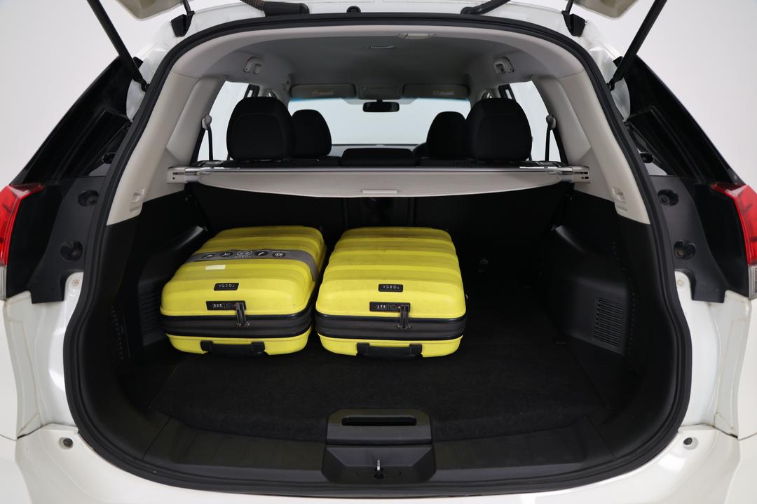 2017 Nissan X-trail Ts (4WD), Automatic, 132372 km, Boot Inside View with Luggage