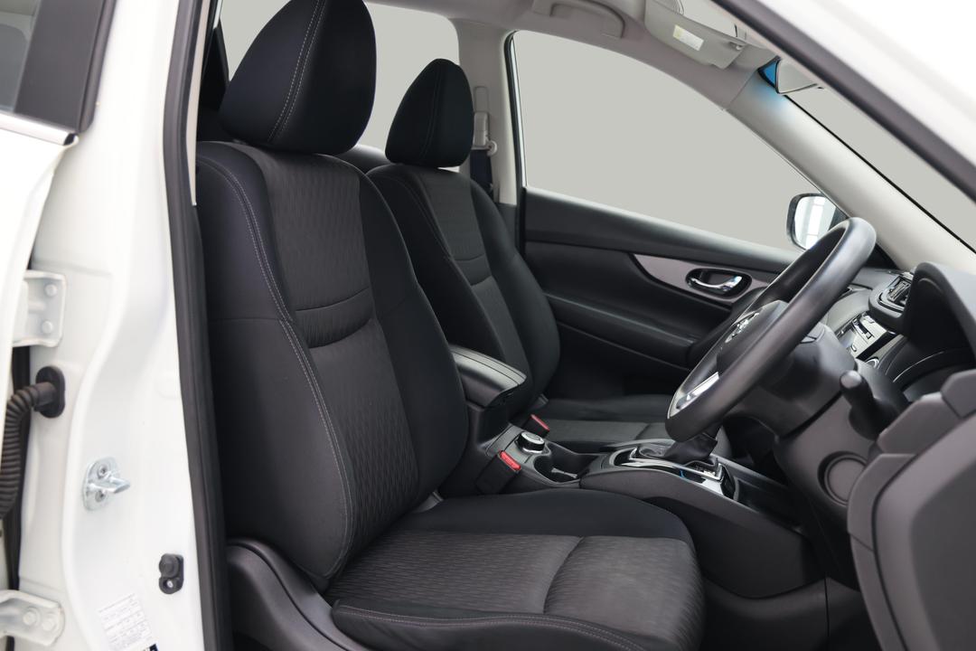 2017 Nissan X-trail Ts (4WD), Automatic, 132372 km, Right Side Front Door Cabin View