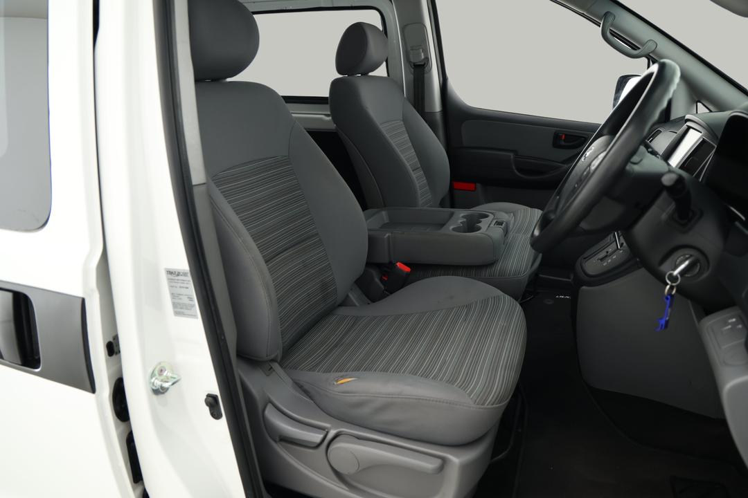 2021 Hyundai Iload 6s Liftback, Automatic, 126294 km, Right Side Front Door Cabin View