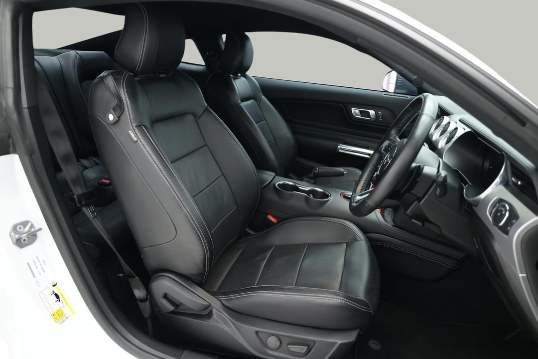 2022 Ford Mustang 2.3 Gtdi, Automatic, 33675 km, Right Side Front Door Cabin View