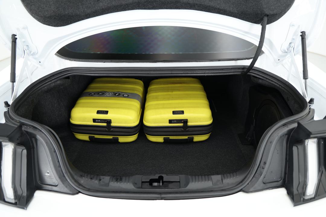 2022 Ford Mustang 2.3 Gtdi, Automatic, 33675 km, Boot Inside View with Luggage