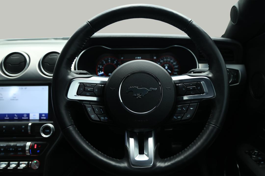 2022 Ford Mustang 2.3 Gtdi, Automatic, 33675 km, Steering Wheel Close-up