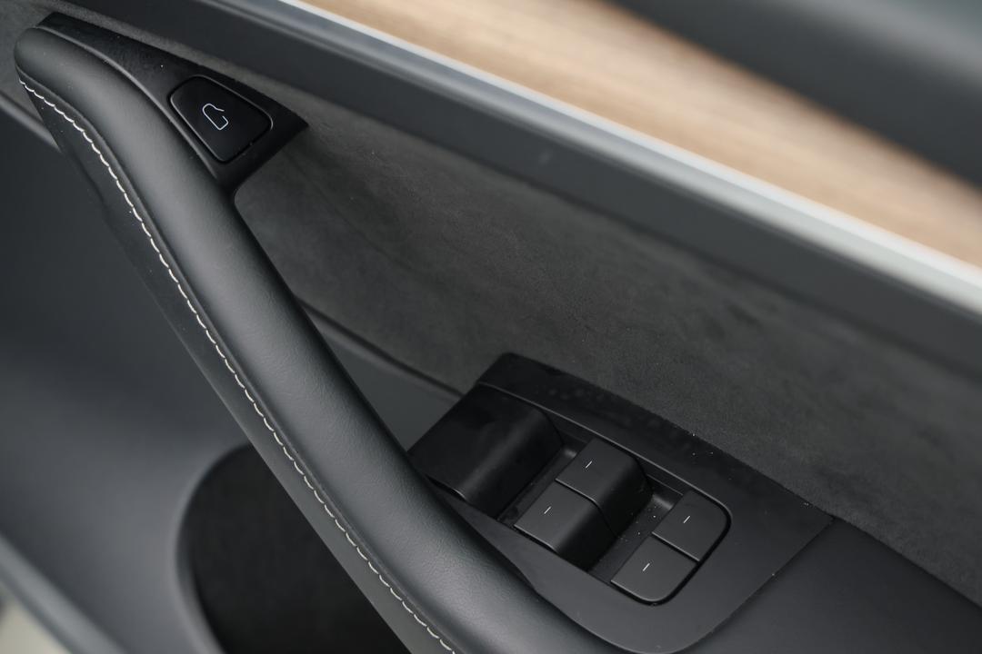 2022 Tesla Model Y Rear-wheel Drive, Automatic, 78059 km, Drivers Side Door Panel Controls