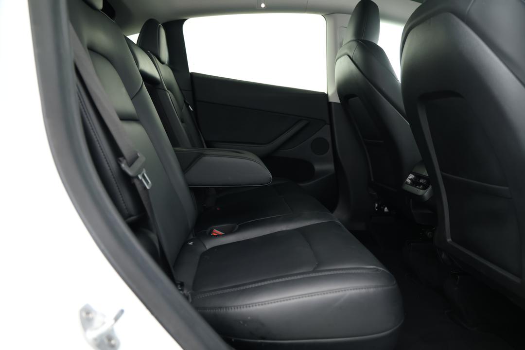 2022 Tesla Model Y Rear-wheel Drive, Automatic, 78059 km, Right Side Rear Door Cabin View