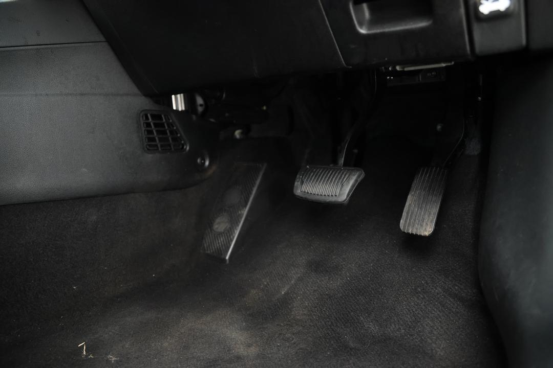 2025 Hyundai Venue Venue, Automatic, 24539 km, Pedals and Footmat