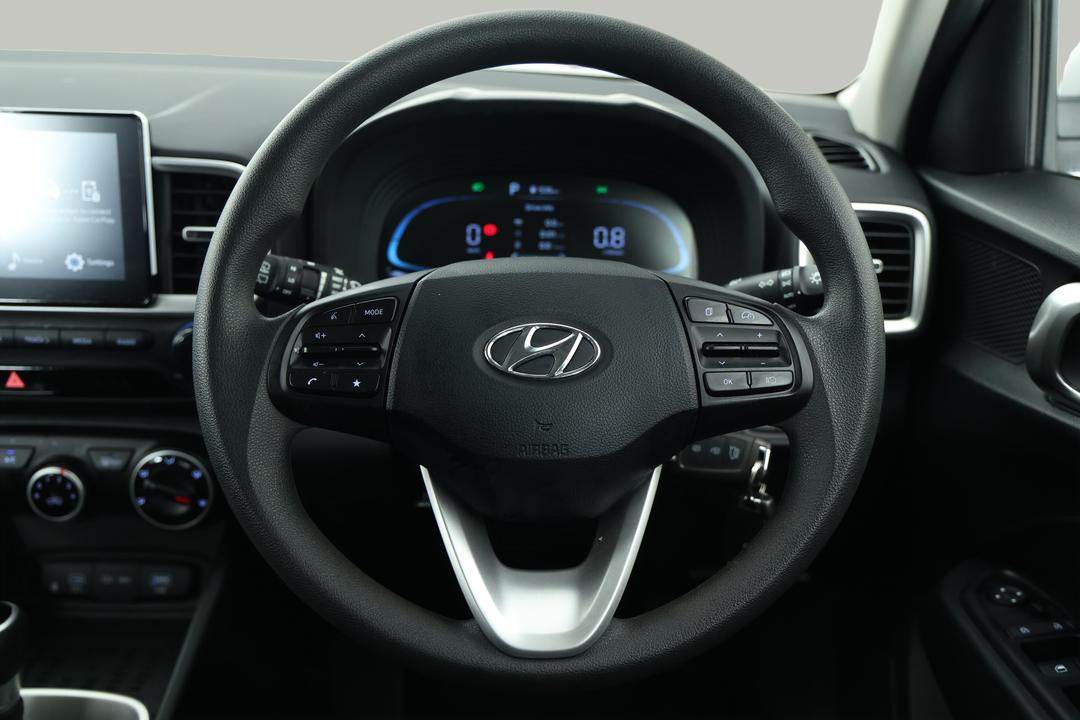 2025 Hyundai Venue Venue, Automatic, 24539 km, Steering Wheel Close-up