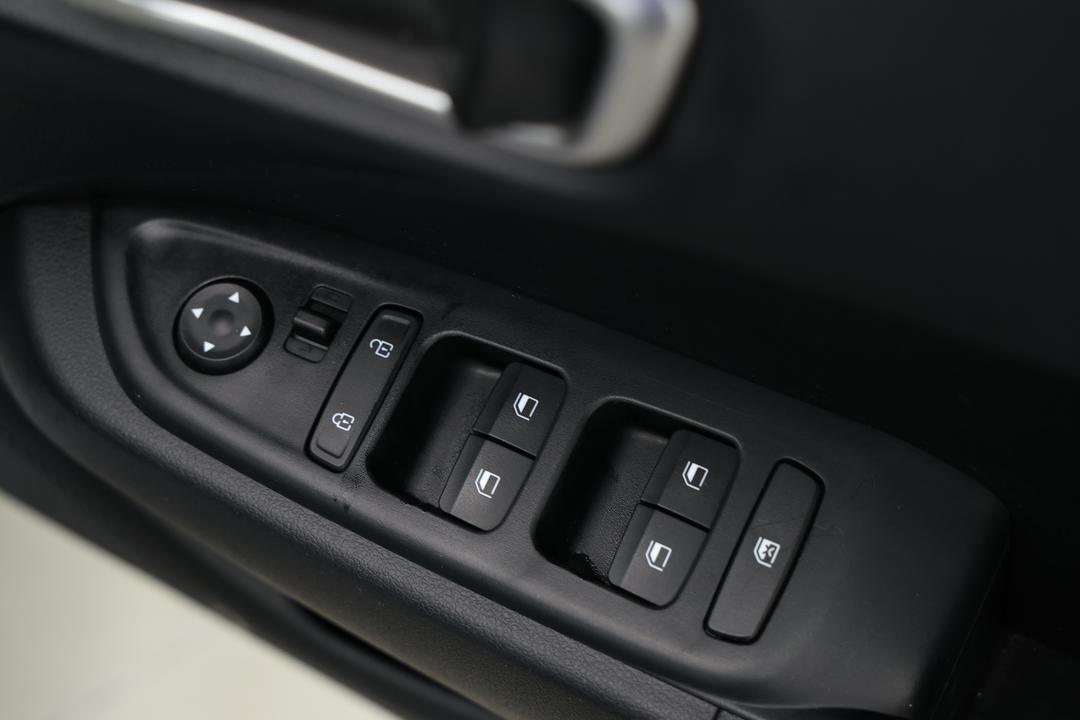 2025 Hyundai Venue Venue, Automatic, 24539 km, Drivers Side Door Panel Controls