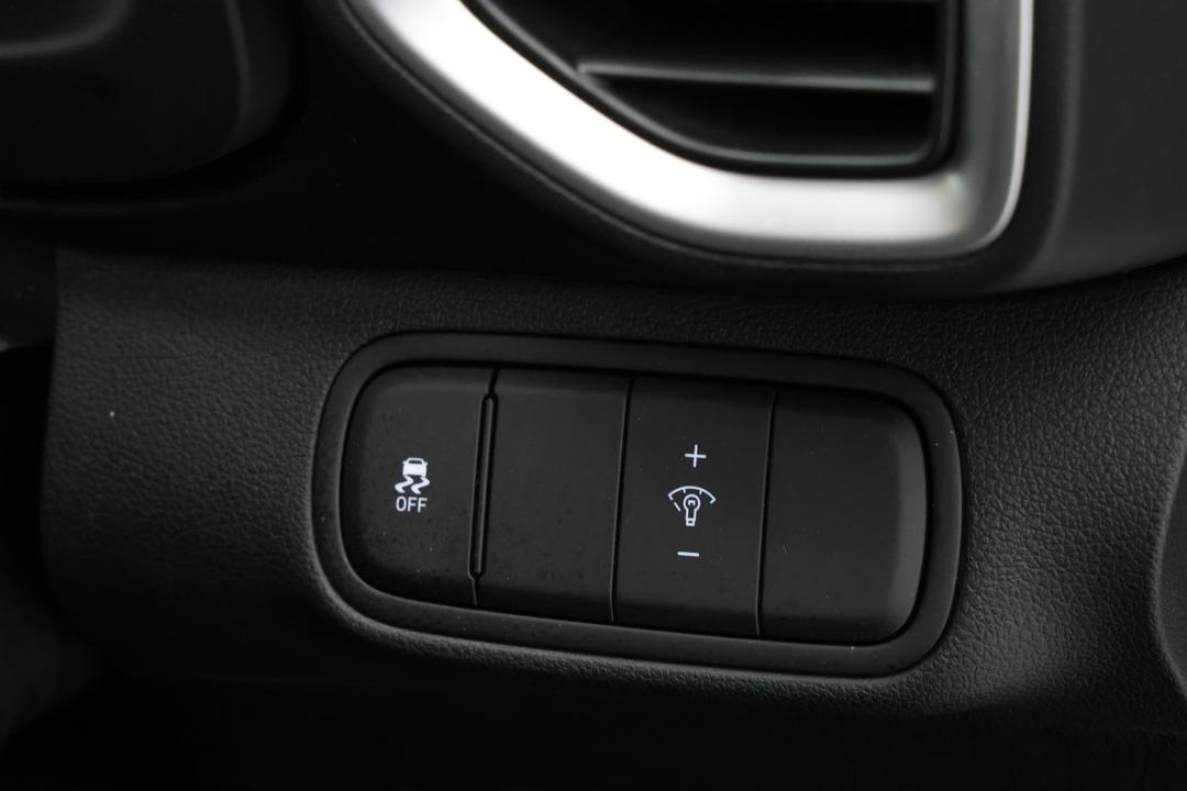 2025 Hyundai Venue Venue, Automatic, 24539 km, Utility Switches/Buttons