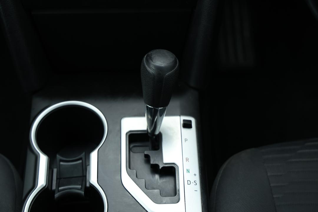 2016 Toyota Camry Altise, Automatic, 160975 km, Gear Lever 