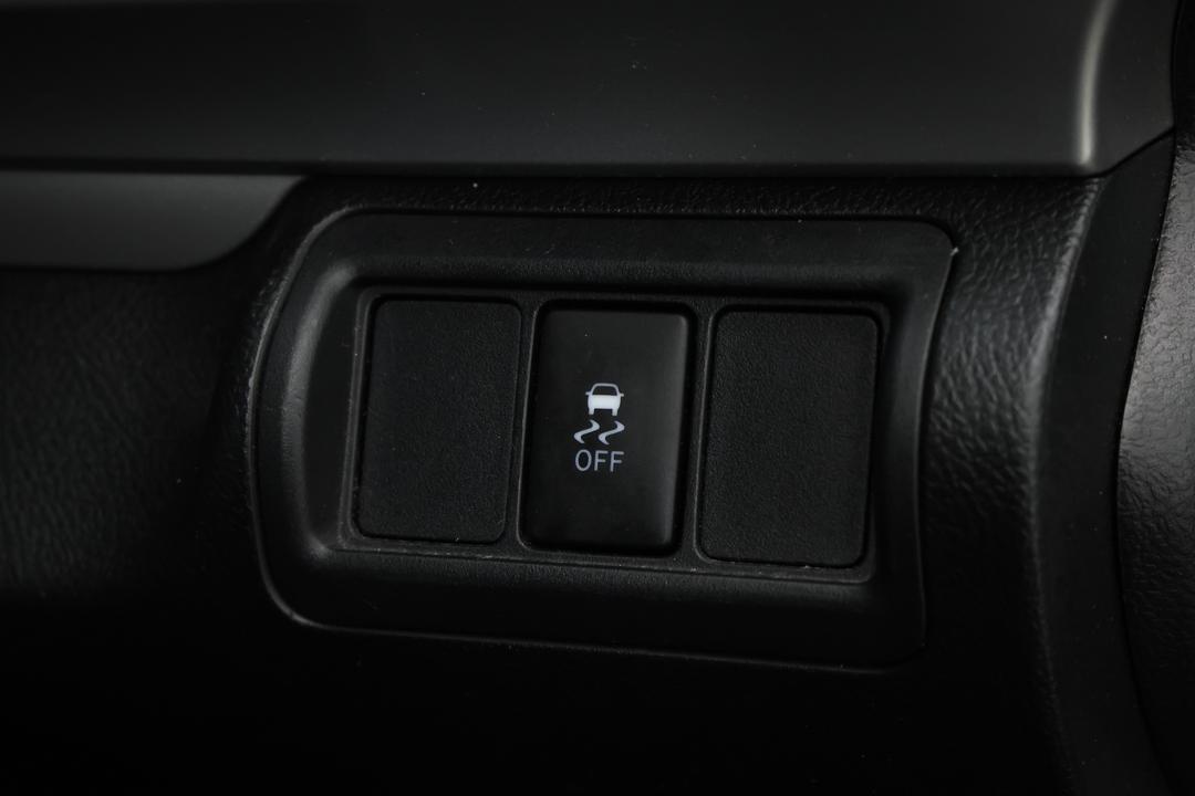 2016 Toyota Camry Altise, Automatic, 160975 km, Utility Switches/Buttons