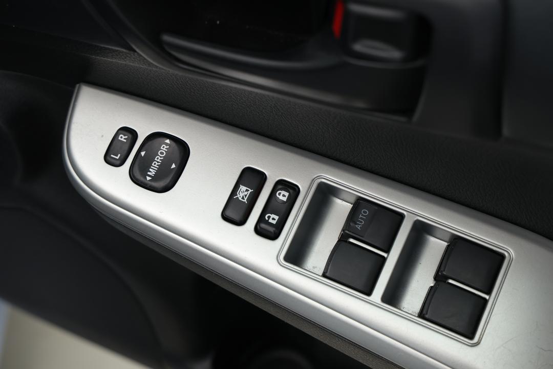 2016 Toyota Camry Altise, Automatic, 160975 km, Drivers Side Door Panel Controls