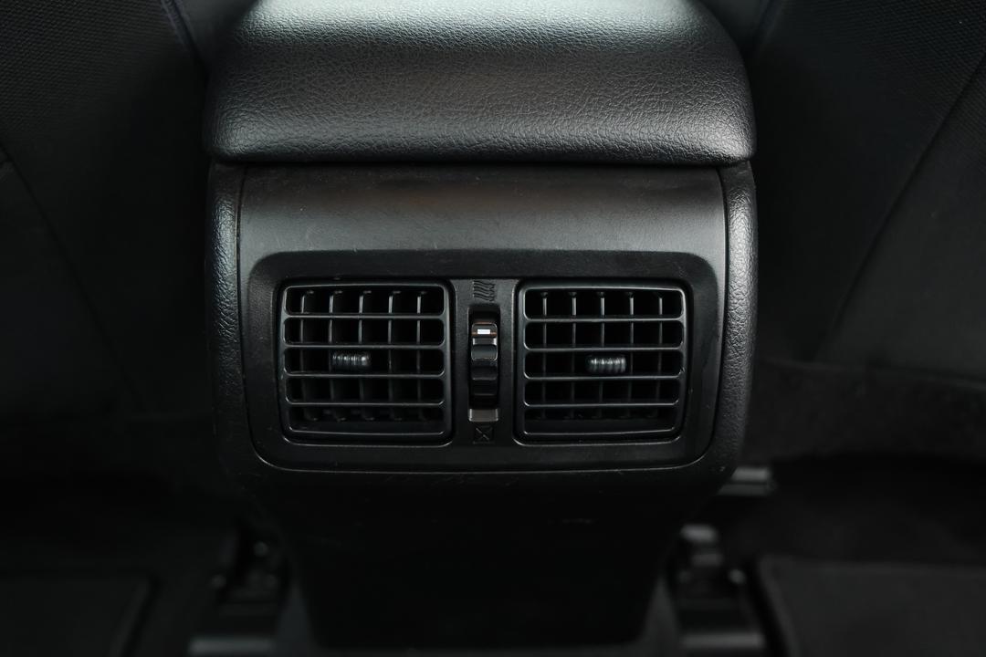 2016 Toyota Camry Altise, Automatic, 160975 km, Rear A/C Vent
