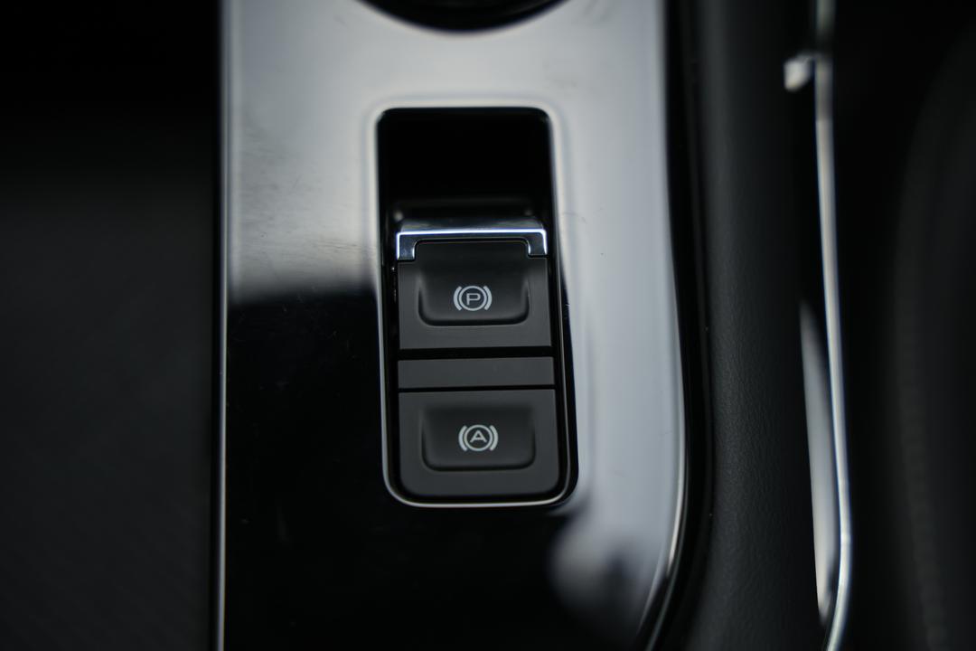 2023 GWM Haval H6 Ultra Hybrid, Automatic, 42571 km, Handbrake