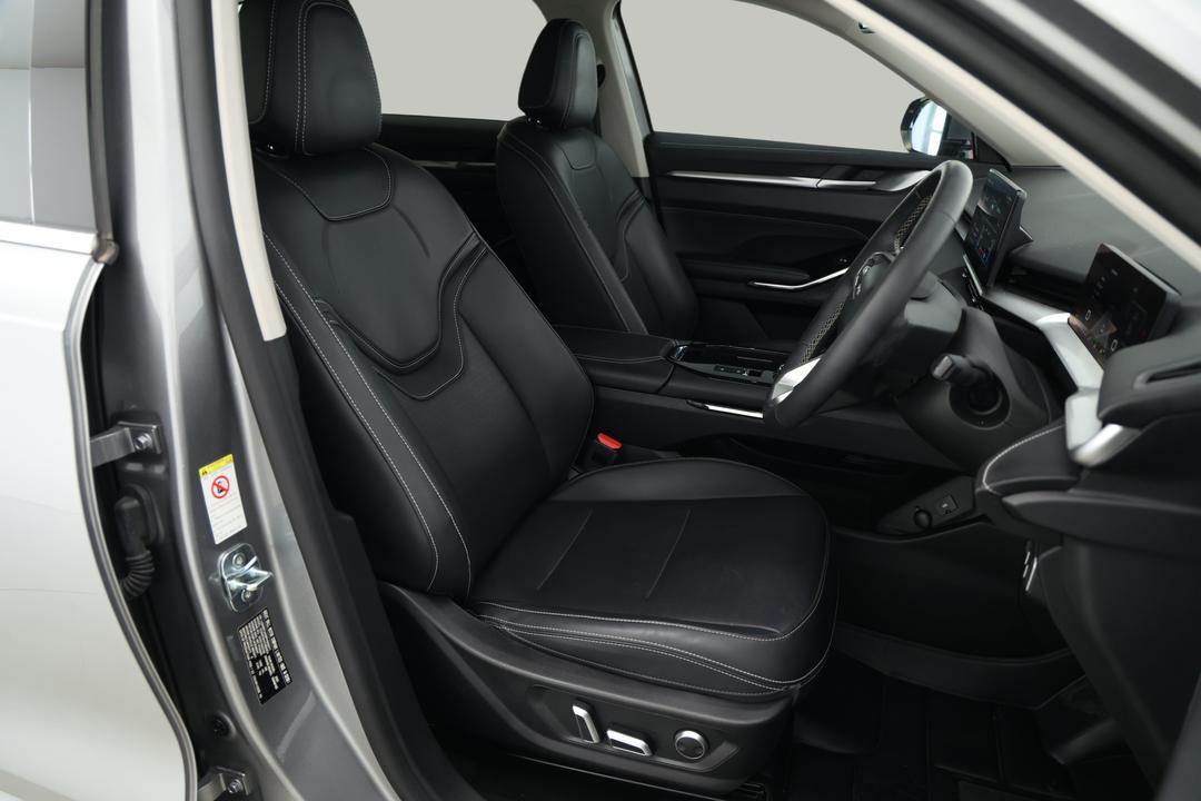 2023 GWM Haval H6 Ultra Hybrid, Automatic, 42571 km, Right Side Front Door Cabin View