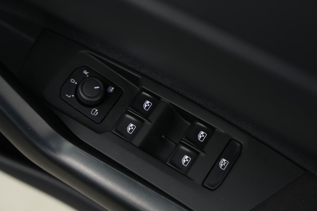 2024 Volkswagen Polo Life, Automatic, 26727 km, Drivers Side Door Panel Controls