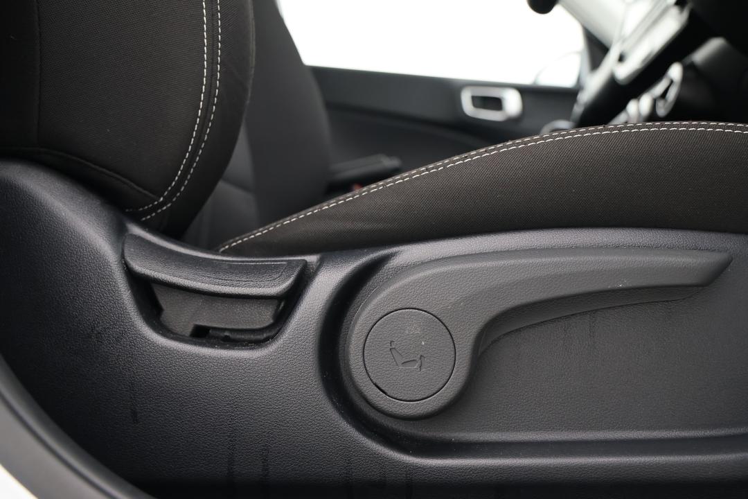 2025 Hyundai Venue ., Automatic, 25176 km, Drivers Side Adjustment Panel