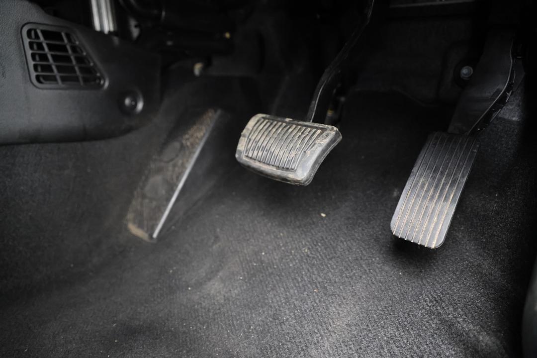 2025 Hyundai Venue ., Automatic, 25176 km, Pedals and Footmat