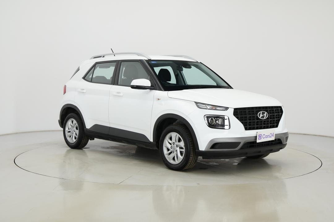 2025 Hyundai Venue ., Automatic, 25176 km, Right Front Diagonal (45- Degree) View