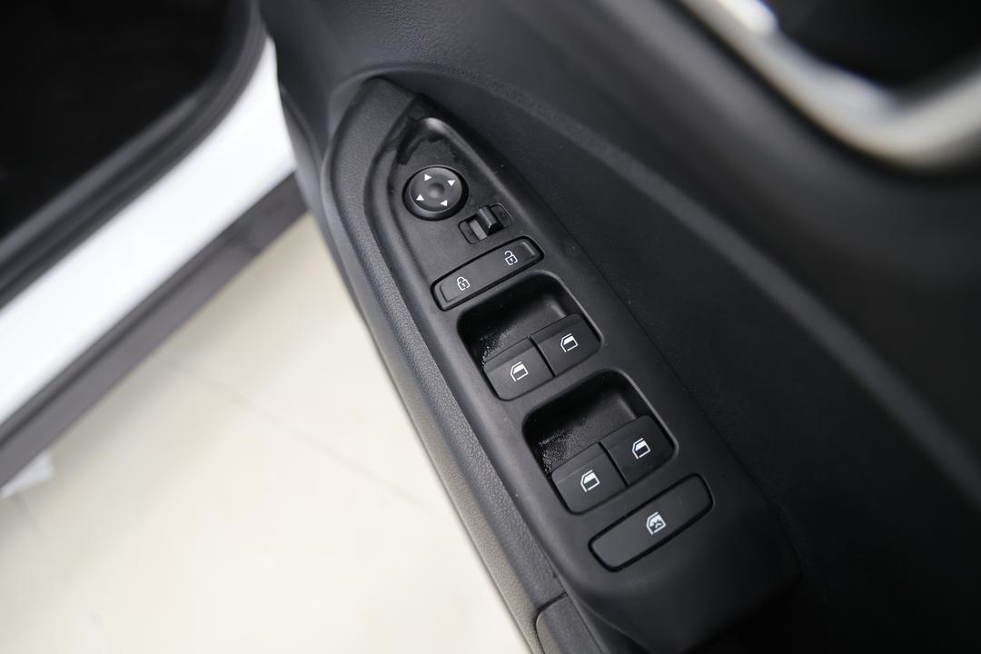 2025 Hyundai Venue ., Automatic, 25176 km, Drivers Side Door Panel Controls