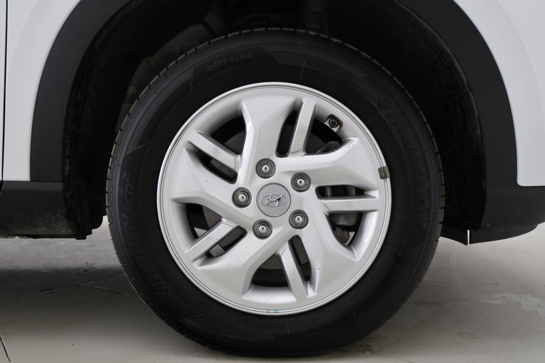 2025 Hyundai Venue ., Automatic, 25176 km, Right Front Wheel