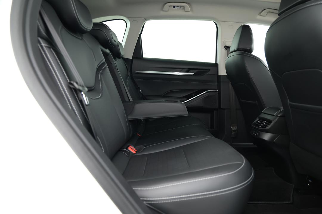 2023 GWM Haval H6 Ultra Hybrid, Automatic, 27909 km, Right Side Rear Door Cabin View