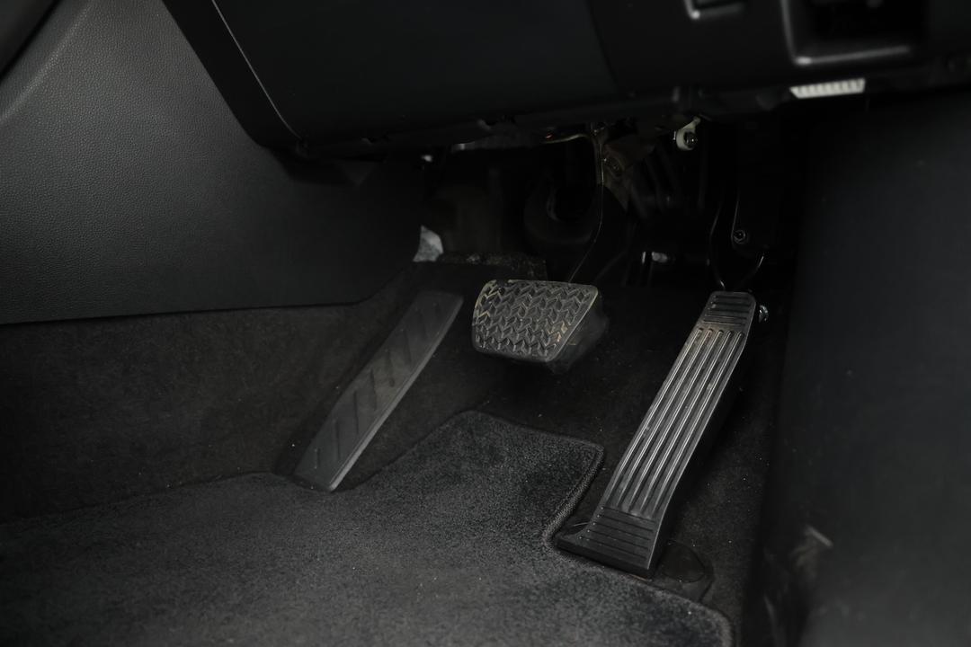 2023 Toyota Kluger Gx Hybrid AWD, Automatic, 19025 km, Pedals and Footmat