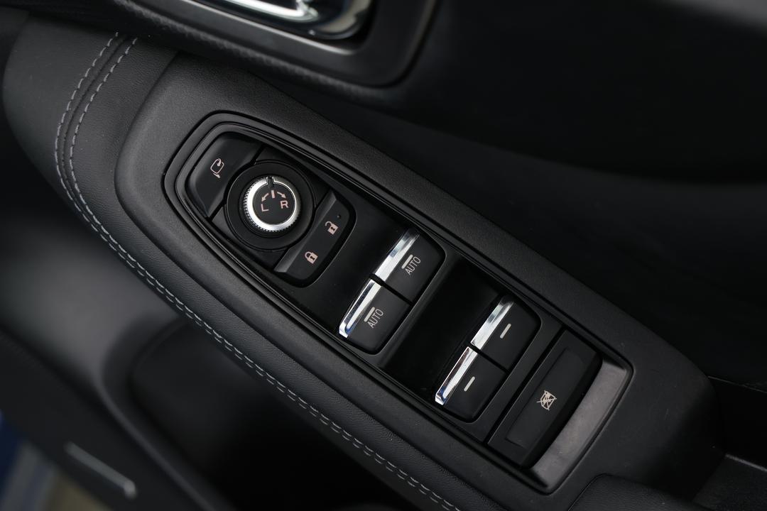 2019 Subaru Forester 2.5i-s (AWD), Automatic, 130065 km, Drivers Side Door Panel Controls