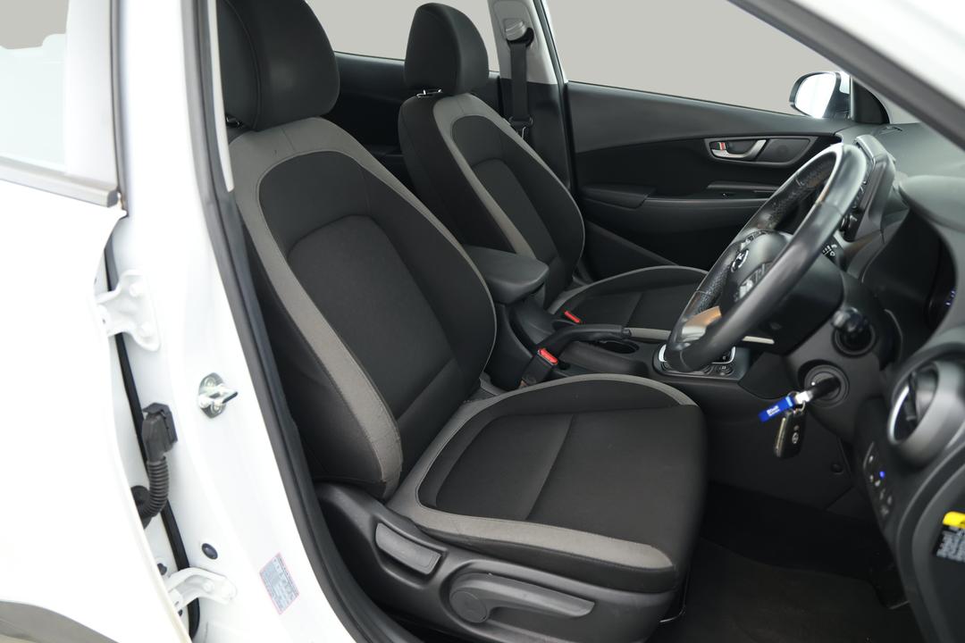 2018 Hyundai Kona Active (FWD), Automatic, 67241 km, Right Side Front Door Cabin View