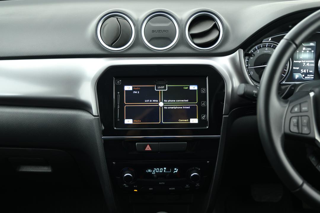 2023 Suzuki Vitara Turbo, Automatic, 35361 km, Center Console