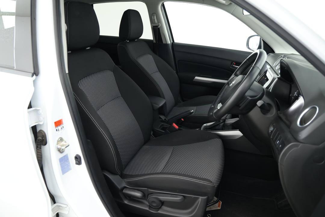 2023 Suzuki Vitara Turbo, Automatic, 35361 km, Right Side Front Door Cabin View