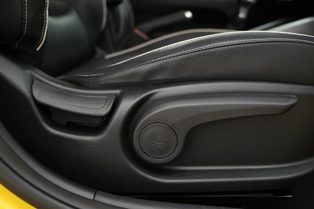 2021 Kia Rio Gt-line, Automatic, 34434 km, Drivers Side Adjustment Panel