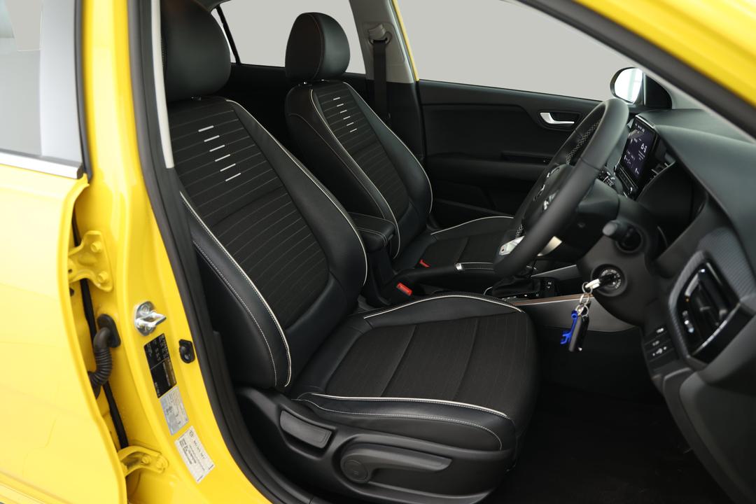 2021 Kia Rio Gt-line, Automatic, 34434 km, Right Side Front Door Cabin View