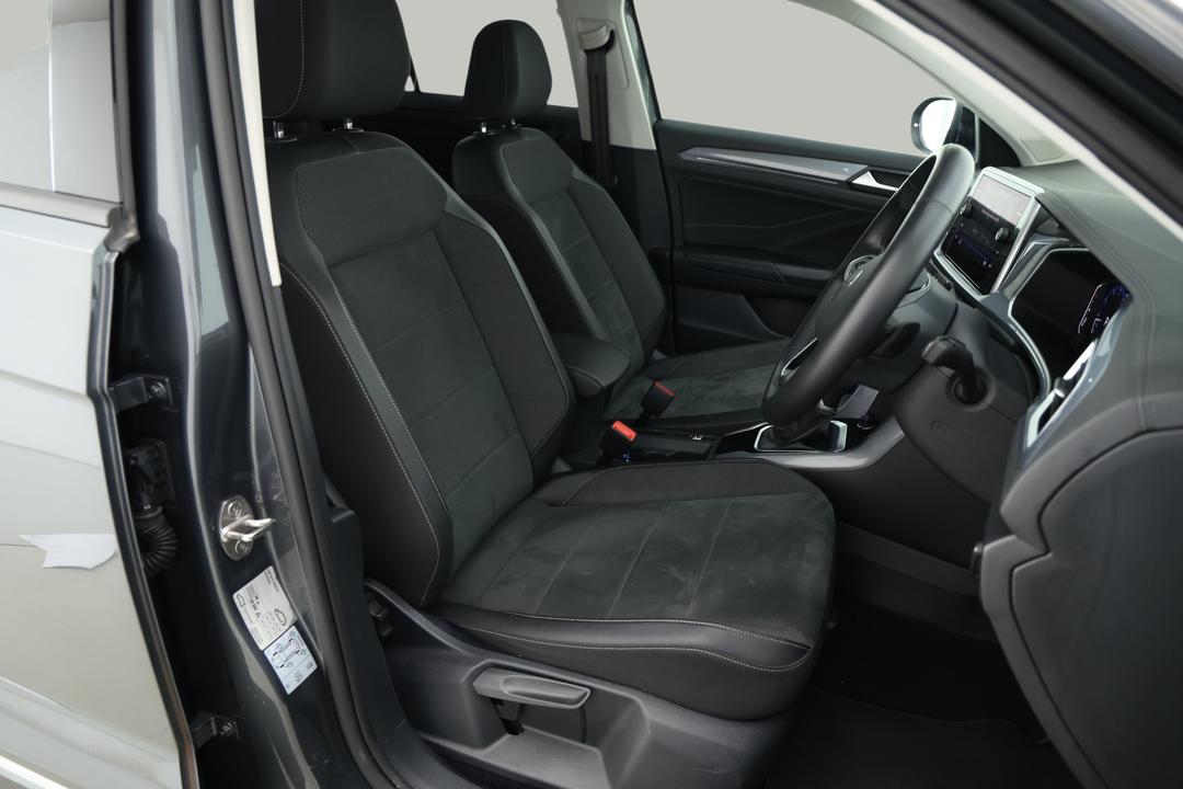 2024 Volkswagen T-roc 110tsi Style, Automatic, 15804 km, Right Side Front Door Cabin View