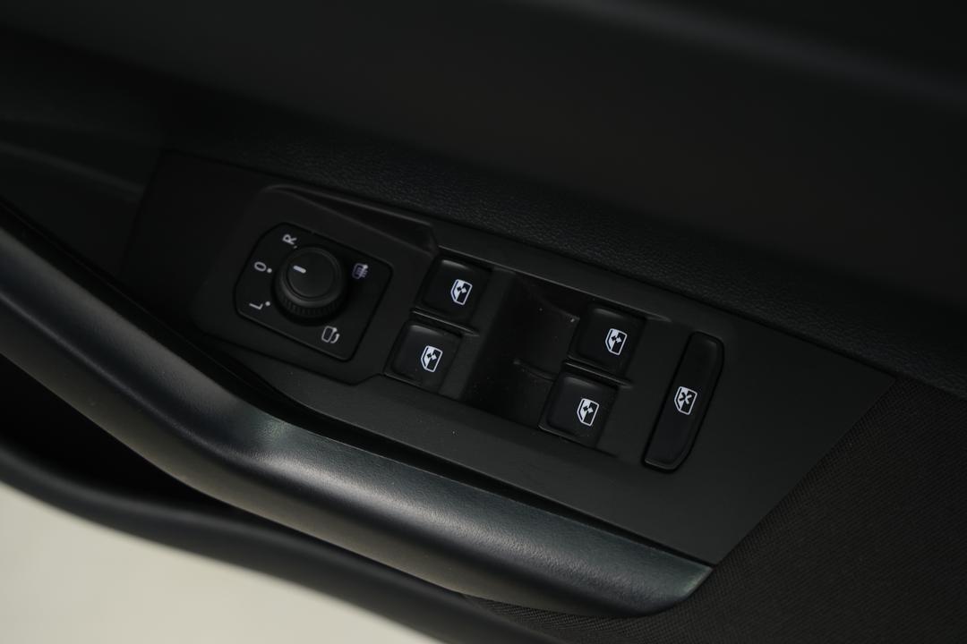 2024 Volkswagen Polo Life, Automatic, 28130 km, Drivers Side Door Panel Controls