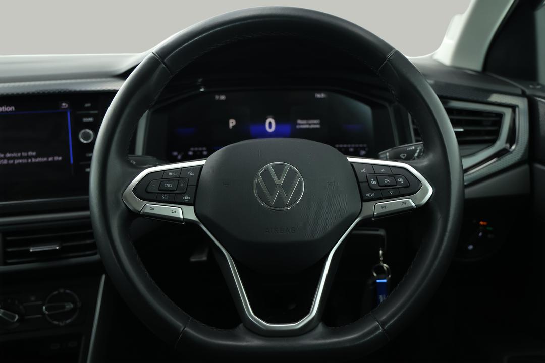 2024 Volkswagen Polo Life, Automatic, 28130 km, Steering Wheel Close-up