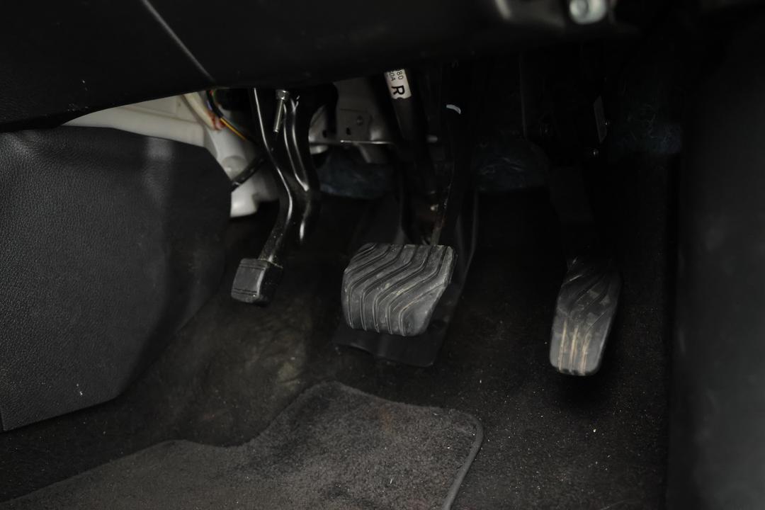 2018 Nissan X-trail Ti (4WD), Automatic, 145764 km, Pedals and Footmat