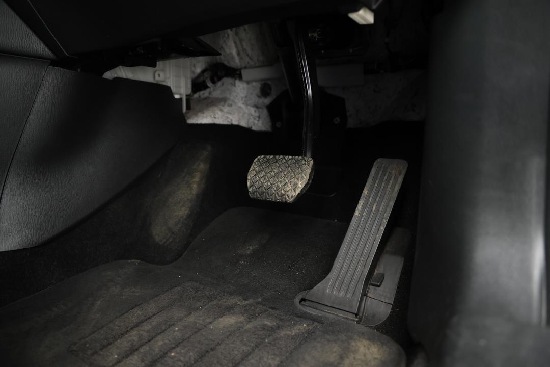2023 Mazda CX-5 G20 Maxx (FWD), Automatic, 61900 km, Pedals and Footmat