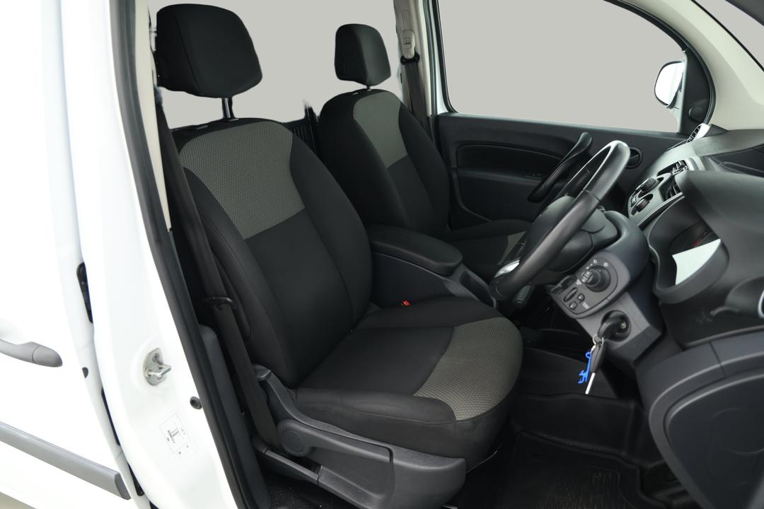 2021 Renault Kangoo Maxi 1.5, Automatic, 95272 km, Right Side Front Door Cabin View