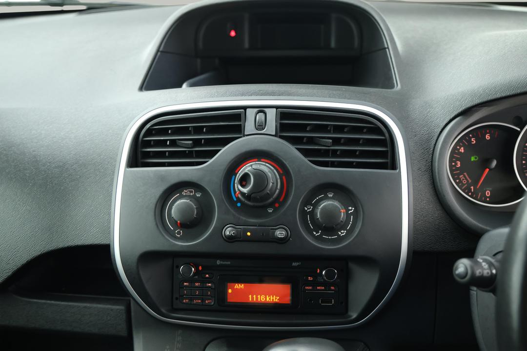 2021 Renault Kangoo Maxi 1.5, Automatic, 95272 km, Center Console
