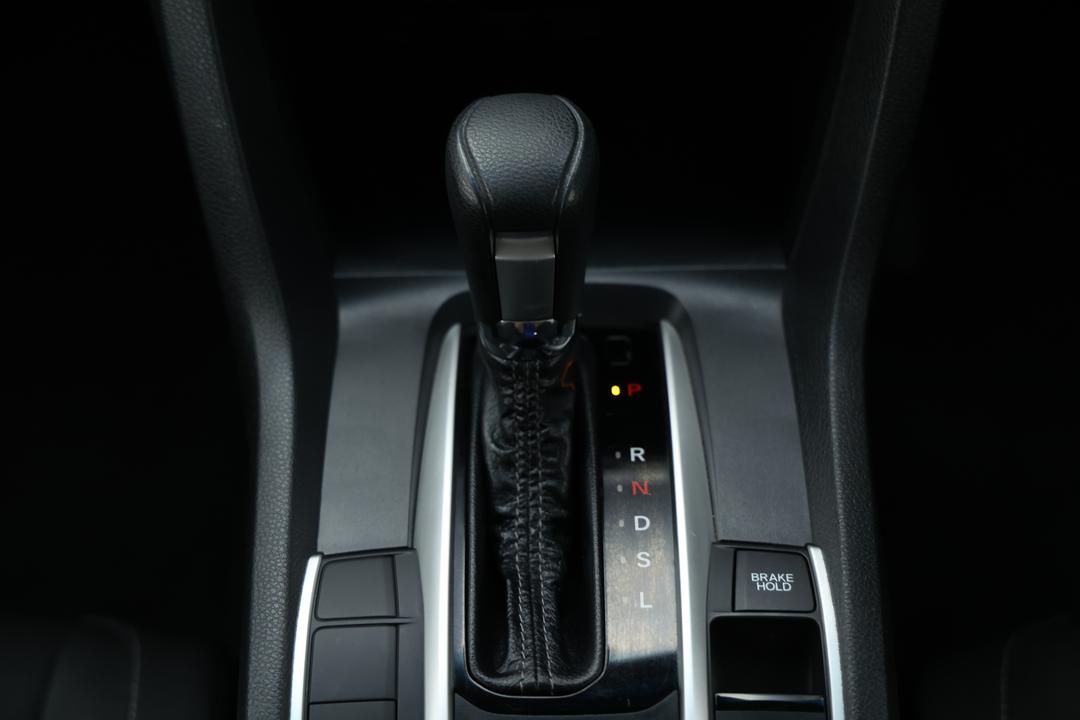 2017 Honda Civic Vti, Automatic, 91730 km, Gear Lever 